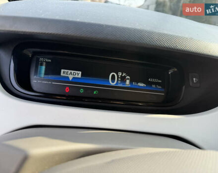 Білий Рено Зое, об'ємом двигуна 0 л та пробігом 47 тис. км за 8700 $, фото 14 на Automoto.ua