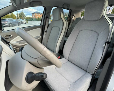 Белый Рено Зое, объемом двигателя 0 л и пробегом 75 тыс. км за 9900 $, фото 33 на Automoto.ua