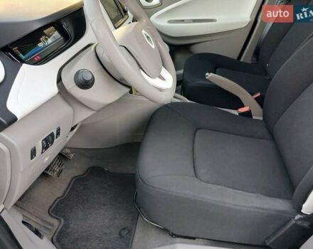 Белый Рено Зое, объемом двигателя 0 л и пробегом 64 тыс. км за 9200 $, фото 29 на Automoto.ua