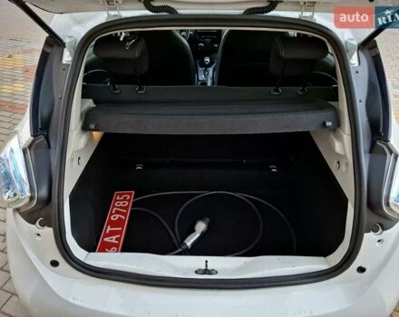 Белый Рено Зое, объемом двигателя 0 л и пробегом 129 тыс. км за 8700 $, фото 50 на Automoto.ua