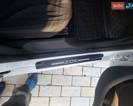 Белый Рено Зое, объемом двигателя 0 л и пробегом 176 тыс. км за 9300 $, фото 21 на Automoto.ua