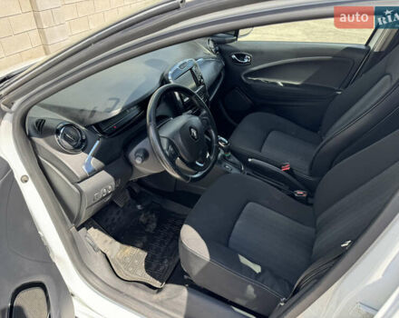 Белый Рено Зое, объемом двигателя 0 л и пробегом 120 тыс. км за 8300 $, фото 10 на Automoto.ua