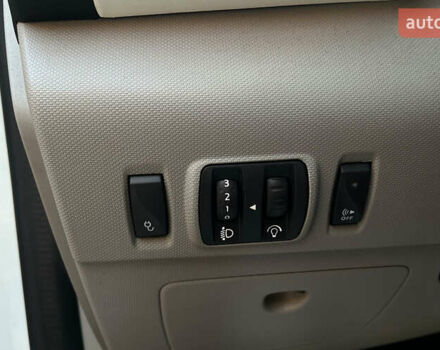 Белый Рено Зое, объемом двигателя 0 л и пробегом 153 тыс. км за 8000 $, фото 10 на Automoto.ua