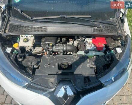 Білий Рено Зое, об'ємом двигуна 0 л та пробігом 44 тис. км за 11250 $, фото 27 на Automoto.ua