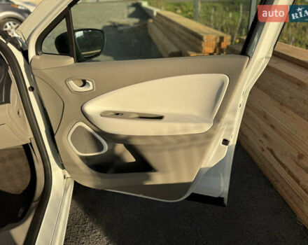 Білий Рено Зое, об'ємом двигуна 0 л та пробігом 87 тис. км за 8500 $, фото 27 на Automoto.ua