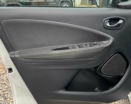 Белый Рено Зое, объемом двигателя 0 л и пробегом 140 тыс. км за 9300 $, фото 21 на Automoto.ua