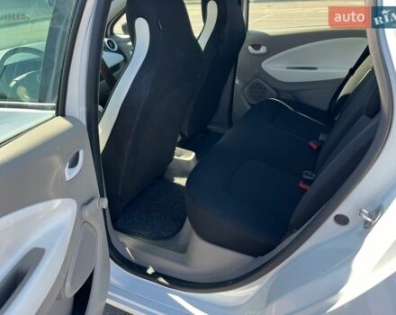 Белый Рено Зое, объемом двигателя 0 л и пробегом 55 тыс. км за 9500 $, фото 16 на Automoto.ua