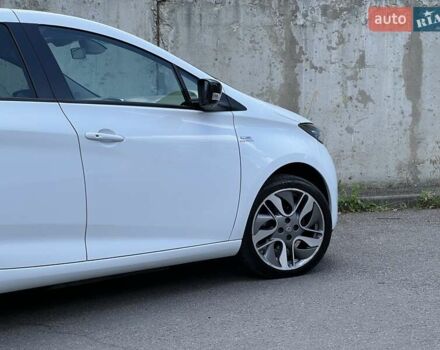 Белый Рено Зое, объемом двигателя 0 л и пробегом 120 тыс. км за 10500 $, фото 3 на Automoto.ua
