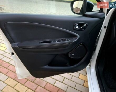 Белый Рено Зое, объемом двигателя 0 л и пробегом 129 тыс. км за 8700 $, фото 18 на Automoto.ua