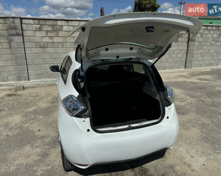 Белый Рено Зое, объемом двигателя 0 л и пробегом 120 тыс. км за 8300 $, фото 6 на Automoto.ua