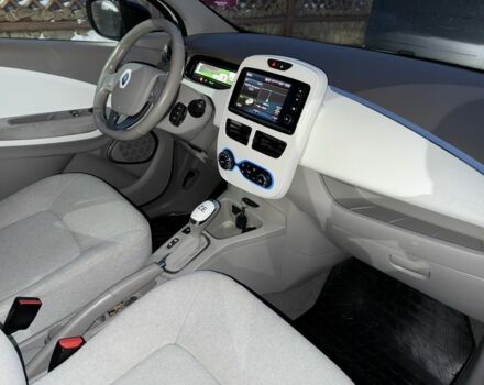 Белый Рено Зое, объемом двигателя 0 л и пробегом 39 тыс. км за 9900 $, фото 17 на Automoto.ua