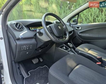 Белый Рено Зое, объемом двигателя 0 л и пробегом 81 тыс. км за 9200 $, фото 16 на Automoto.ua