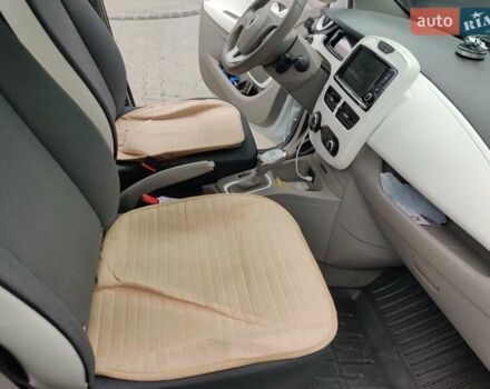 Белый Рено Зое, объемом двигателя 0 л и пробегом 190 тыс. км за 9300 $, фото 14 на Automoto.ua
