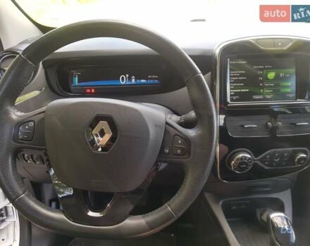 Белый Рено Зое, объемом двигателя 0 л и пробегом 95 тыс. км за 11000 $, фото 35 на Automoto.ua