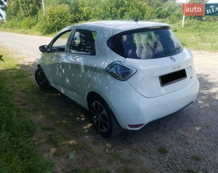 Белый Рено Зое, объемом двигателя 0 л и пробегом 95 тыс. км за 11000 $, фото 9 на Automoto.ua