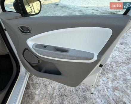 Білий Рено Зое, об'ємом двигуна 0 л та пробігом 81 тис. км за 8900 $, фото 29 на Automoto.ua