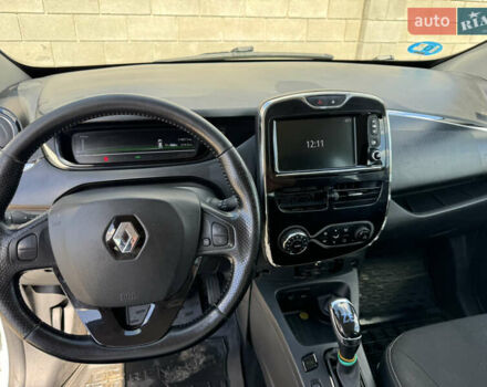 Белый Рено Зое, объемом двигателя 0 л и пробегом 120 тыс. км за 8300 $, фото 12 на Automoto.ua