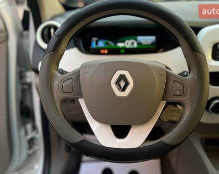 Белый Рено Зое, объемом двигателя 0 л и пробегом 153 тыс. км за 8000 $, фото 11 на Automoto.ua