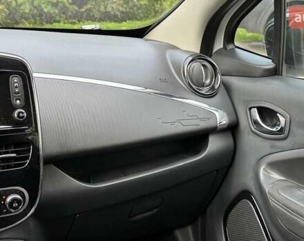 Белый Рено Зое, объемом двигателя 0 л и пробегом 157 тыс. км за 8700 $, фото 13 на Automoto.ua