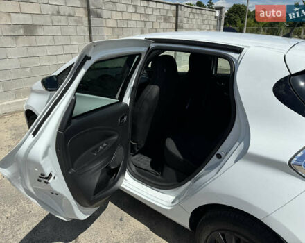 Белый Рено Зое, объемом двигателя 0 л и пробегом 114 тыс. км за 9500 $, фото 7 на Automoto.ua