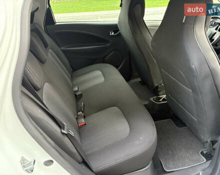 Белый Рено Зое, объемом двигателя 0 л и пробегом 44 тыс. км за 9999 $, фото 12 на Automoto.ua