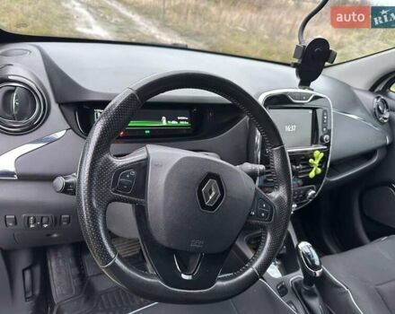 Белый Рено Зое, объемом двигателя 0 л и пробегом 105 тыс. км за 9100 $, фото 4 на Automoto.ua
