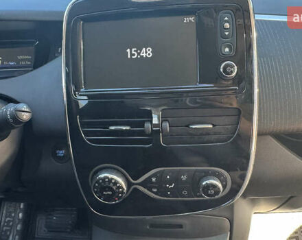 Белый Рено Зое, объемом двигателя 0 л и пробегом 125 тыс. км за 9900 $, фото 21 на Automoto.ua
