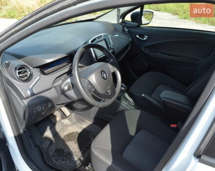 Белый Рено Зое, объемом двигателя 0 л и пробегом 120 тыс. км за 9700 $, фото 9 на Automoto.ua