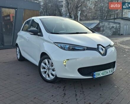 Белый Рено Зое, объемом двигателя 0 л и пробегом 90 тыс. км за 9500 $, фото 2 на Automoto.ua
