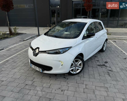 Белый Рено Зое, объемом двигателя 0 л и пробегом 75 тыс. км за 9900 $, фото 9 на Automoto.ua