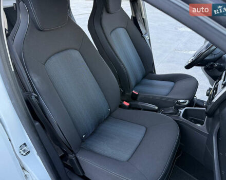 Белый Рено Зое, объемом двигателя 0 л и пробегом 51 тыс. км за 10800 $, фото 67 на Automoto.ua