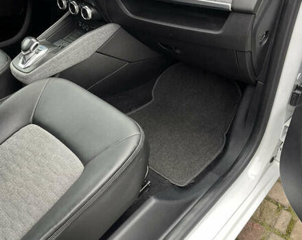 Белый Рено Зое, объемом двигателя 0 л и пробегом 64 тыс. км за 11450 $, фото 24 на Automoto.ua