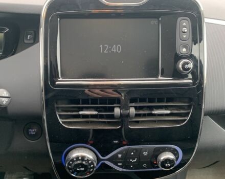 Белый Рено Зое, объемом двигателя 0 л и пробегом 159 тыс. км за 8999 $, фото 15 на Automoto.ua