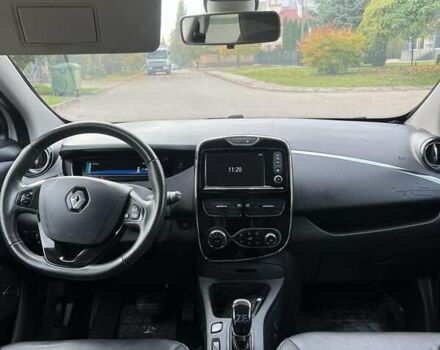 Белый Рено Зое, объемом двигателя 0 л и пробегом 70 тыс. км за 11000 $, фото 1 на Automoto.ua