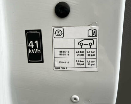 Білий Рено Зое, об'ємом двигуна 0 л та пробігом 109 тис. км за 8900 $, фото 53 на Automoto.ua