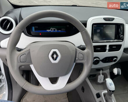 Білий Рено Зое, об'ємом двигуна 0 л та пробігом 60 тис. км за 10190 $, фото 12 на Automoto.ua
