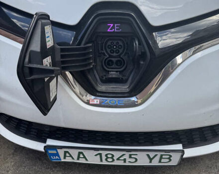 Белый Рено Зое, объемом двигателя 0 л и пробегом 208 тыс. км за 11700 $, фото 4 на Automoto.ua