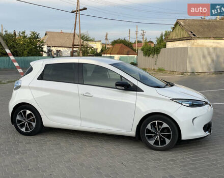 Белый Рено Зое, объемом двигателя 0 л и пробегом 84 тыс. км за 10300 $, фото 21 на Automoto.ua