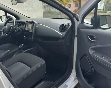 Білий Рено Зое, об'ємом двигуна 0 л та пробігом 102 тис. км за 9500 $, фото 9 на Automoto.ua