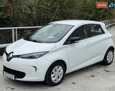 Білий Рено Зое, об'ємом двигуна 0 л та пробігом 60 тис. км за 10190 $, фото 7 на Automoto.ua