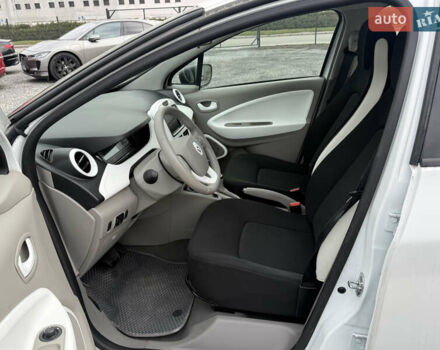 Білий Рено Зое, об'ємом двигуна 0 л та пробігом 46 тис. км за 10500 $, фото 9 на Automoto.ua