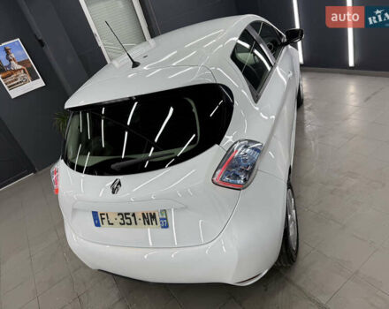Белый Рено Зое, объемом двигателя 0 л и пробегом 53 тыс. км за 9900 $, фото 15 на Automoto.ua