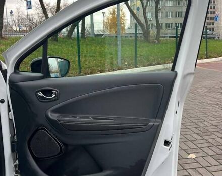 Белый Рено Зое, объемом двигателя 0 л и пробегом 93 тыс. км за 9999 $, фото 10 на Automoto.ua