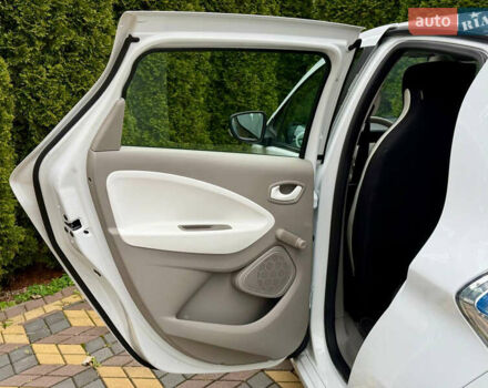 Белый Рено Зое, объемом двигателя 0 л и пробегом 38 тыс. км за 10200 $, фото 15 на Automoto.ua