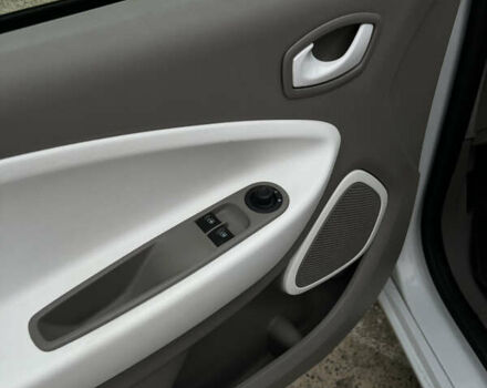 Белый Рено Зое, объемом двигателя 0 л и пробегом 140 тыс. км за 8550 $, фото 18 на Automoto.ua