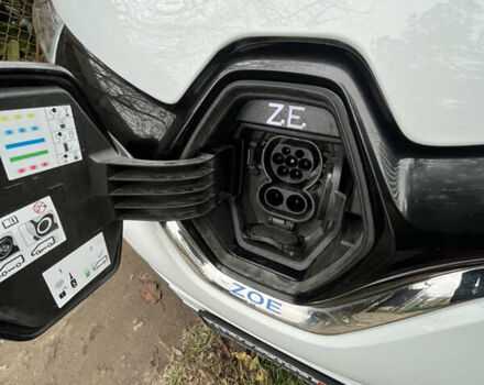 Белый Рено Зое, объемом двигателя 0 л и пробегом 64 тыс. км за 11450 $, фото 35 на Automoto.ua