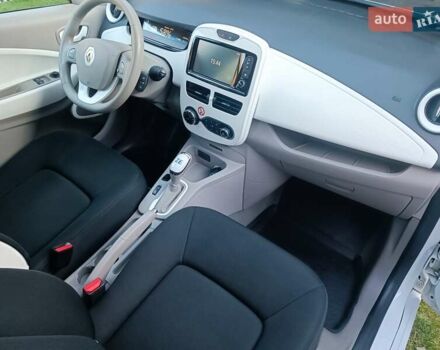 Белый Рено Зое, объемом двигателя 0 л и пробегом 65 тыс. км за 10250 $, фото 45 на Automoto.ua