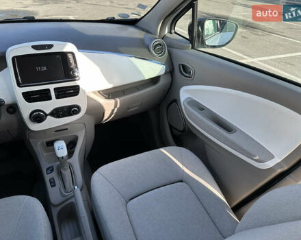 Белый Рено Зое, объемом двигателя 0 л и пробегом 27 тыс. км за 11500 $, фото 11 на Automoto.ua