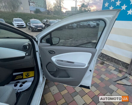 Білий Рено Зое, об'ємом двигуна 41 л та пробігом 27 тис. км за 11500 $, фото 18 на Automoto.ua