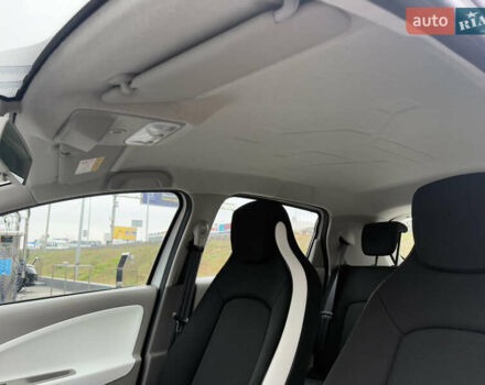 Белый Рено Зое, объемом двигателя 0 л и пробегом 40 тыс. км за 9999 $, фото 24 на Automoto.ua